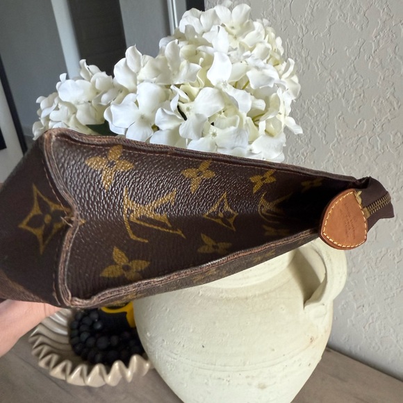 VINTAGE Louis Vuitton Monogram Canvas Toiletry Pouch - Picture 14 of 16